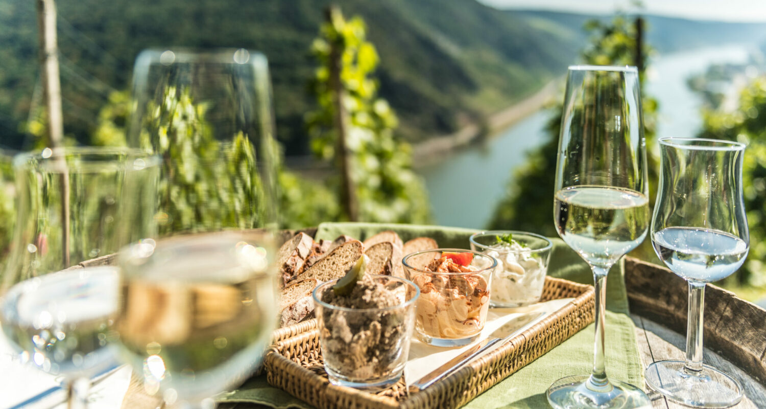 Brotzeit im Günderodehaus in Oberwesel Genießen Sie im Günderodehaus die frische und regionale Küche. Gefüllte Klöße, heimischen Weine, selbst gebackenen Kuchen und leckeres Wild-Ragout - Da ist für jeden etwas dabei!